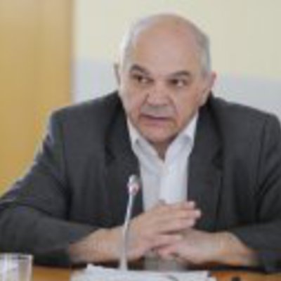 Main e5f84a9530e81b1d8aba996278