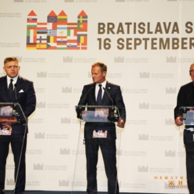 Main fb5d73e457aa3a6de2079598486e7c21