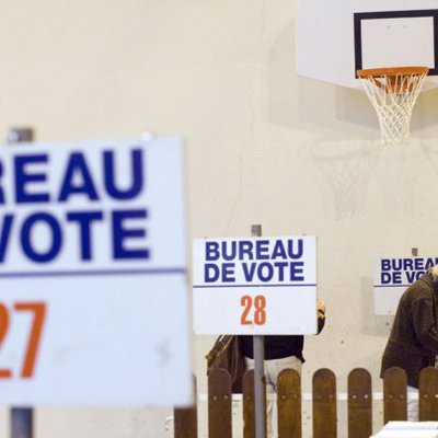 Main elections departementales m 11